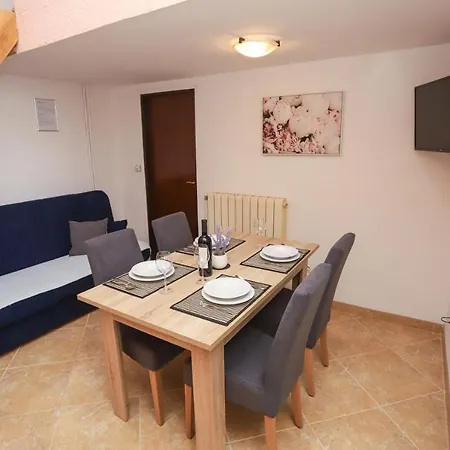 Apartment Ivica *