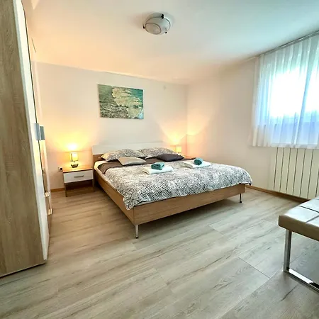 Ivica Apartment *